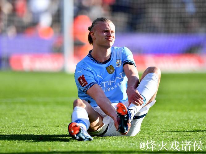 哈兰德比赛中遭猛烈撞击敏感部位，忍痛坚持助力曼城比赛